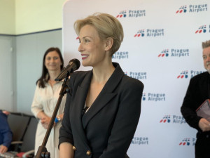 Na pražském letišti otevřel Pink Bubble Meditation Lounge. Nabízí lidem možnost odpočinku