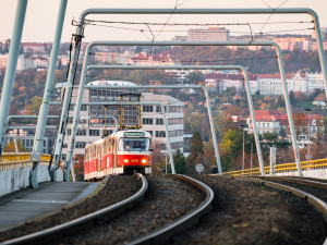 Opravy trvaly přes rok. Tramvaje mezi Ohradou a Palmovkou opět pojedou