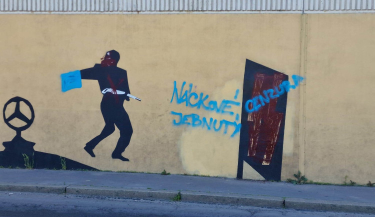 „Náckové jebnutý“. Radnice chce trest pro vandala, který ničí mural na počest Anthropoidu