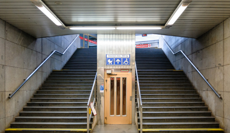 Stanice metra Nádraží Holešovice dostane nový výtah, na devět dní bude ale uzavřen severní vestibul