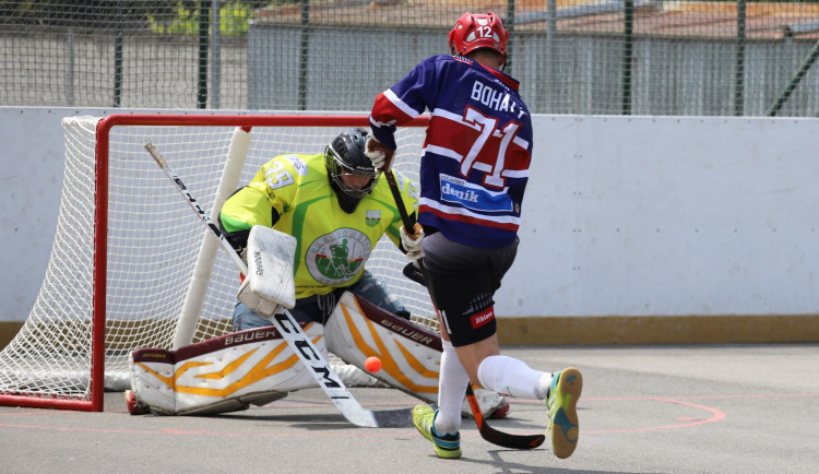 Hokejbalisté SK Jihlava slavit druholigový titul zatím nemohou, v Sudoměřicích dvakrát těsně prohráli. Rozhodne se v sobotu