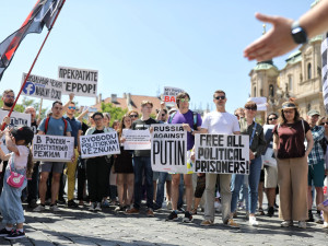 Na Staroměstském náměstí se sešli lidé, aby podpořili politického vězně Alexeje Navalného
