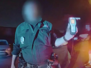 VIDEO: Pivo, prosecco, kokain. Pražští řidiči vyrazili na silnice posilněni alkoholem i drogami