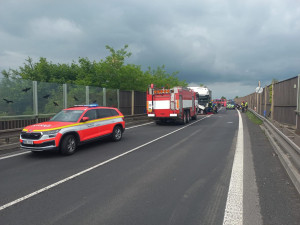 Muž se zákazem řízení čelně narazil do kamionu. Na místě zemřel
