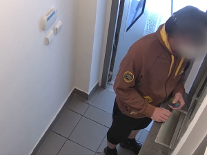VIDEO: Policie dopadla lupiče, který s granátem v ruce přepadával směnárny