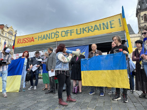 Romové a Ukrajinci se na pietní akci sešli v centru Prahy, odmítli kolektivní vinu a xenofobii
