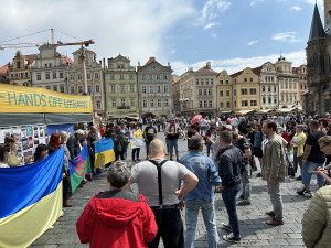 Romové a Ukrajinci se na pietní akci sešli v centru Prahy, odmítli kolektivní vinu a xenofobii
