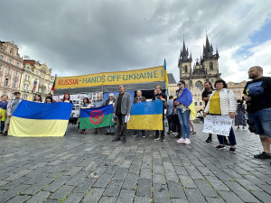 Romové a Ukrajinci se na pietní akci sešli v centru Prahy, odmítli kolektivní vinu a xenofobii
