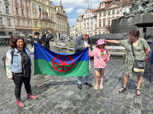 Romové a Ukrajinci se na pietní akci sešli v centru Prahy, odmítli kolektivní vinu a xenofobii