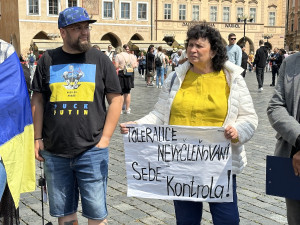 Romové a Ukrajinci se na pietní akci sešli v centru Prahy, odmítli kolektivní vinu a xenofobii