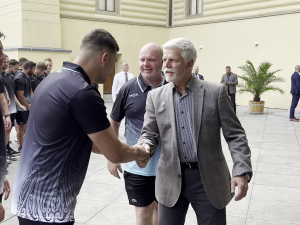VIDEO: Prezident Pavel uvítal na Hradě novozélandské ragbisty. Předvedli mu tradiční haku