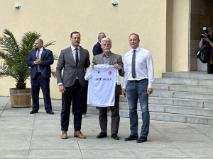 VIDEO: Prezident Pavel uvítal na Hradě novozélandské ragbisty. Předvedli mu tradiční haku