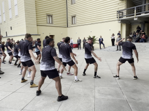 VIDEO: Prezident Pavel uvítal na Hradě novozélandské ragbisty. Předvedli mu tradiční haku