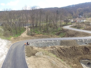 Cyklisté mohou ode dneška jezdit po nové stezce podél pravého břehu Vltavy