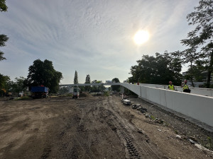 VIDEO: Štvanická lávka prochází zátěžovými zkouškami. Otevřít se má v červenci