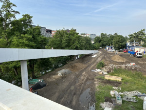 VIDEO: Štvanická lávka prochází zátěžovými zkouškami. Otevřít se má v červenci