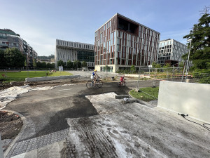 VIDEO: Štvanická lávka prochází zátěžovými zkouškami. Otevřít se má v červenci