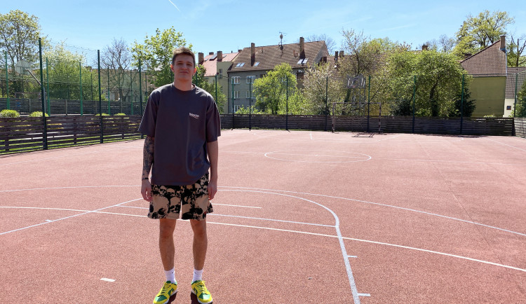Basketbal spojuje, říká Krejčí. Hráč NBA přispěje na nové hřiště