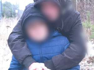 Mladík vyhledával přes TikTok chlapce. Policie ho obvinila z únosu a znásilnění