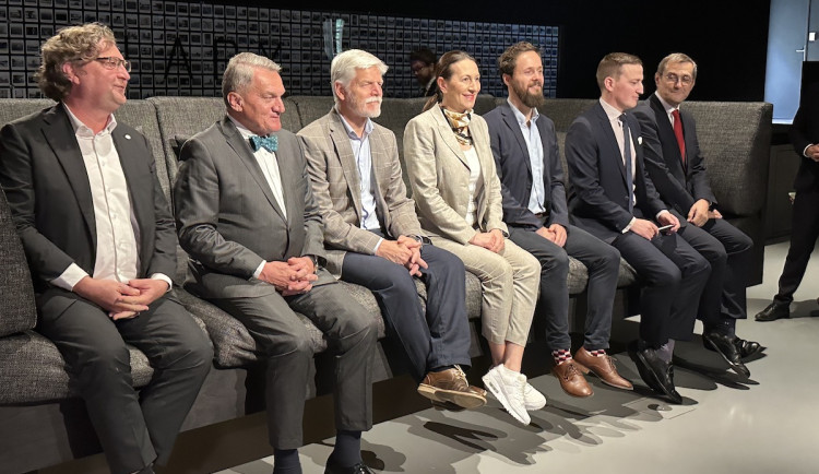 Prezident pokračuje v návštěvě Prahy, podívá se do tunelu metra D nebo nízkoprahového klubu