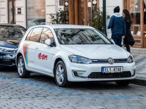 POLITICKÁ KORIDA: Má Praha zrušit parkování zdarma pro elektromobily?