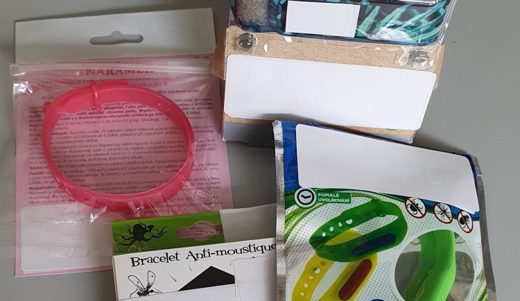 Tyto náramky proti komárům nefungují.