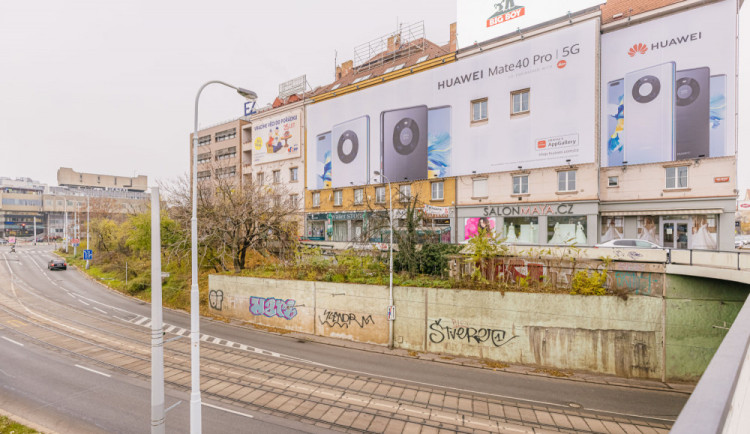 Svaz venkovní reklamy chce, aby Praha zrušila zákaz reklamních plachet ve městě