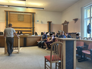 Říkal, že nic neumí a má deformace na těle. Svědci popsali, jak zabitý léčitel zacházel s obžalovanou zubařkou