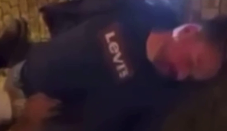 Muž ležel na Strossmayerově náměstí