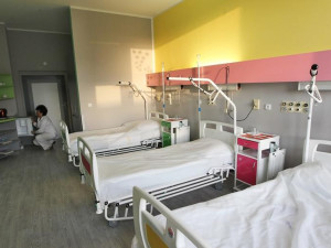Pražským nemocnicím chybí klimatizace. Pacienti dostávají v horku víc pití