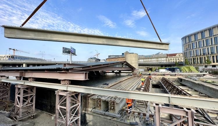 O víkendu nepojede metro mezi stanicemi Hlavní nádraží a Vltavská
