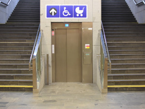 Dopravní podnik spustil nový výtah ve stanici metra Nádraží Holešovice, chystá další