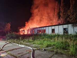 Hasiči v Praze zasahovali u nočního požáru
