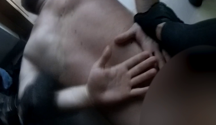 Všechny obviněné zadrželi v jeden den.