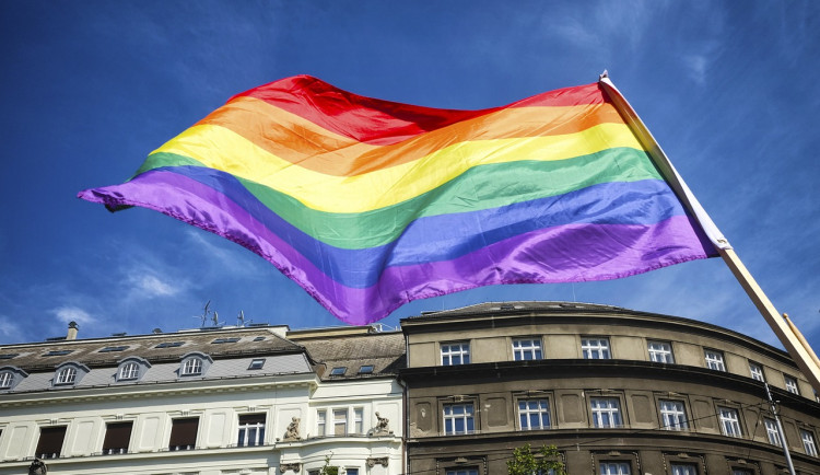 Prague Pride kritizuje primátora za málo duhy, ten nechce podpořit komerční stránku akce