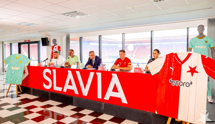 Zástupci klubu na tiskové konferenci