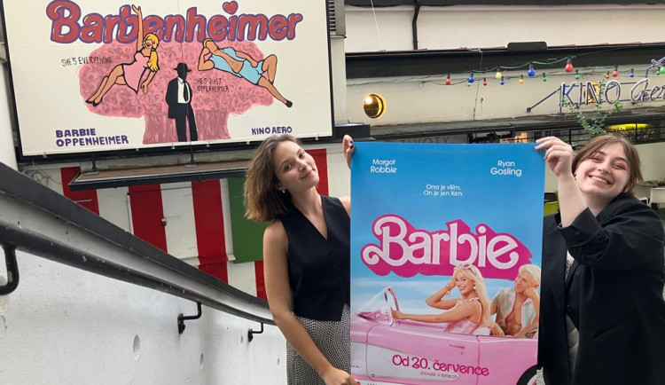Do kin vtrhla Barbie. Růžové peklo pobaví hlavně diváky s otevřenou myslí