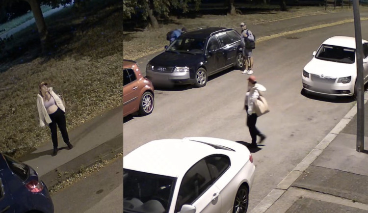 Zloděj ukradl z auta batoh otevřeným okýnkem. Hrozí mu vězení