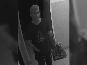 Muž se v Praze během jednoho dne pokusil znásilnit dvě ženy, policie hledá jeho další oběti