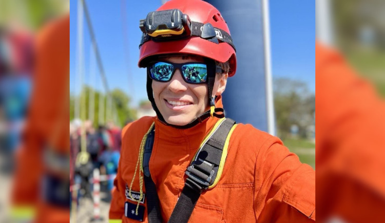 Hasiči z celé republiky se rozloučí s mladým kolegou, který zemřel cestou k požáru