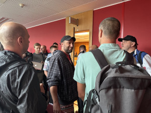 VIDEO: U soudu s Čermákem a Tušlem museli zasáhnout těžkooděnci