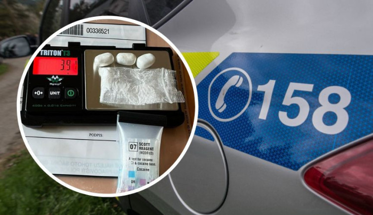 Cizinci, kteří v centru Prahy pobodali muže, skončili v rukou policie. Ještě v den útoku si pro ně přišla zásahovka