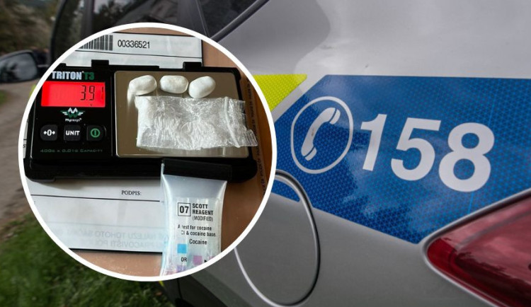 Útočníci, kteří v centru Prahy pobodali muže skončili v rukou policie. Ještě v den útoku si pro ně přišla zásahovka