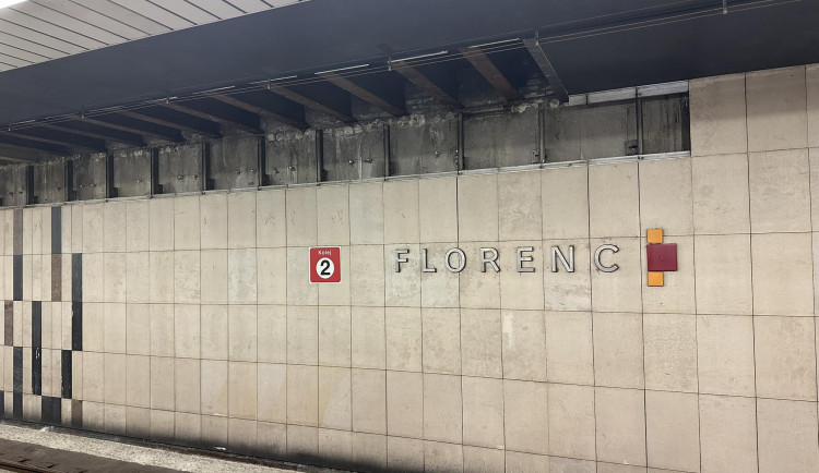 Přes Florenc dnes nepojede metro. Pokračuje tam oprava stropu