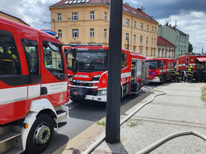 V Praze 8 způsobila nabíječka elektrokoloběžky požár, který zničil celý byt