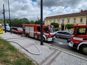 V Praze 8 způsobila nabíječka elektrokoloběžky požár, který zničil celý byt
