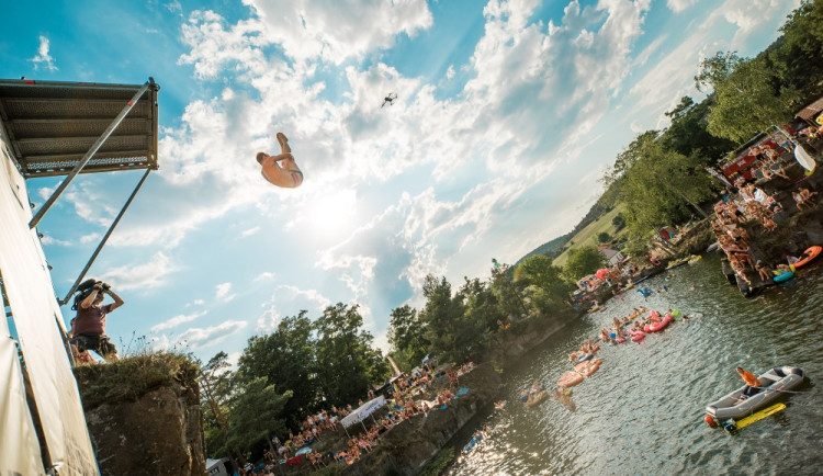 Highjump slibuje extrémní skoky i hudební show raperů a DJs