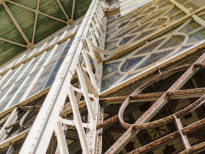 FOTOGALERIE: Dělníci začali vztyčovat konstrukci vyhořelého křídla Průmyslového paláce