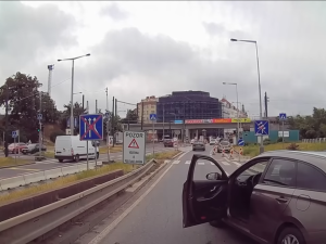 VIDEO: Seš ču*ák? Polez ven! Agresivní policista v civilu nadával řidiči