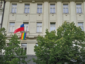 Vlajka na chilské ambasádě.